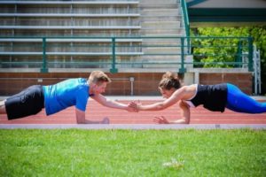 Programme gainage ventre plat femme et homme : c'est pareil ?